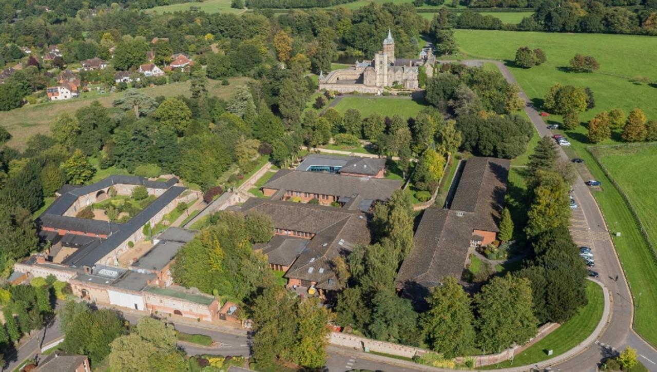 De Vere Horsley Estate Hotel East Horsley Exterior photo